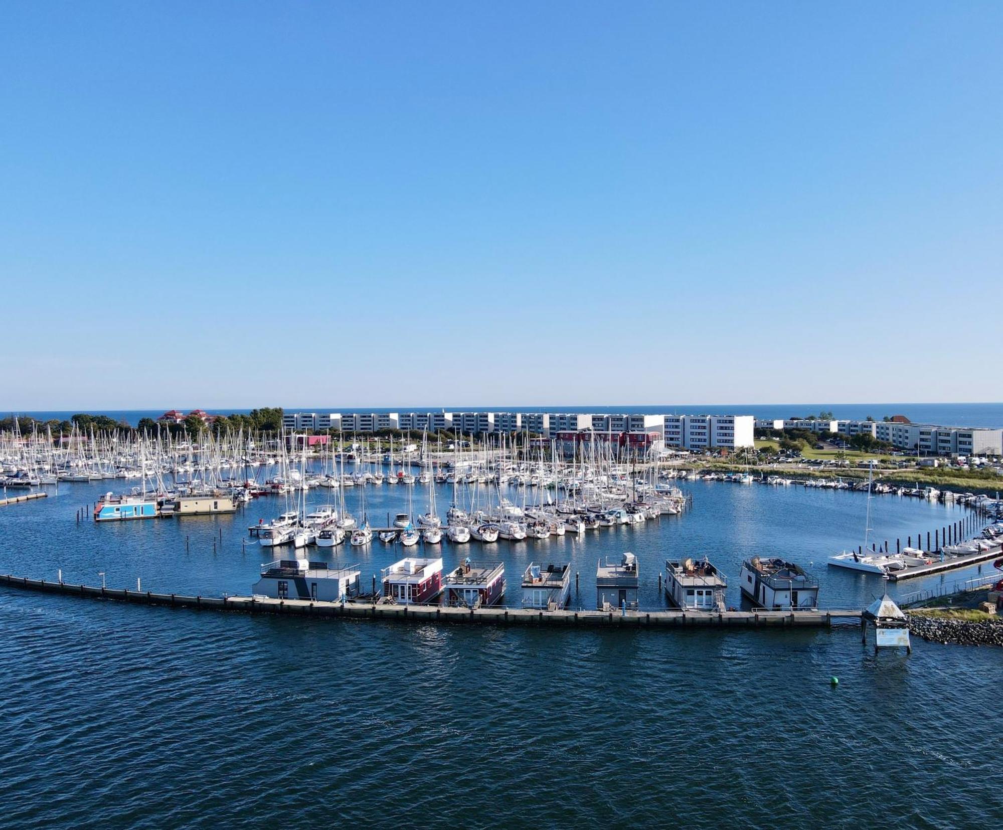 Hausboot Bali Hotel Fehmarn Exterior photo
