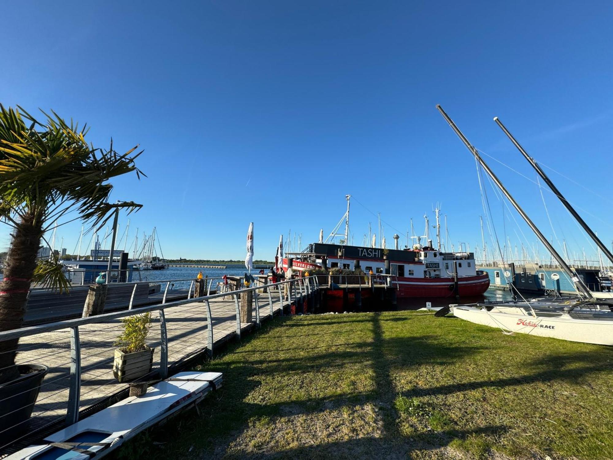 Hausboot Bali Hotel Fehmarn Exterior photo