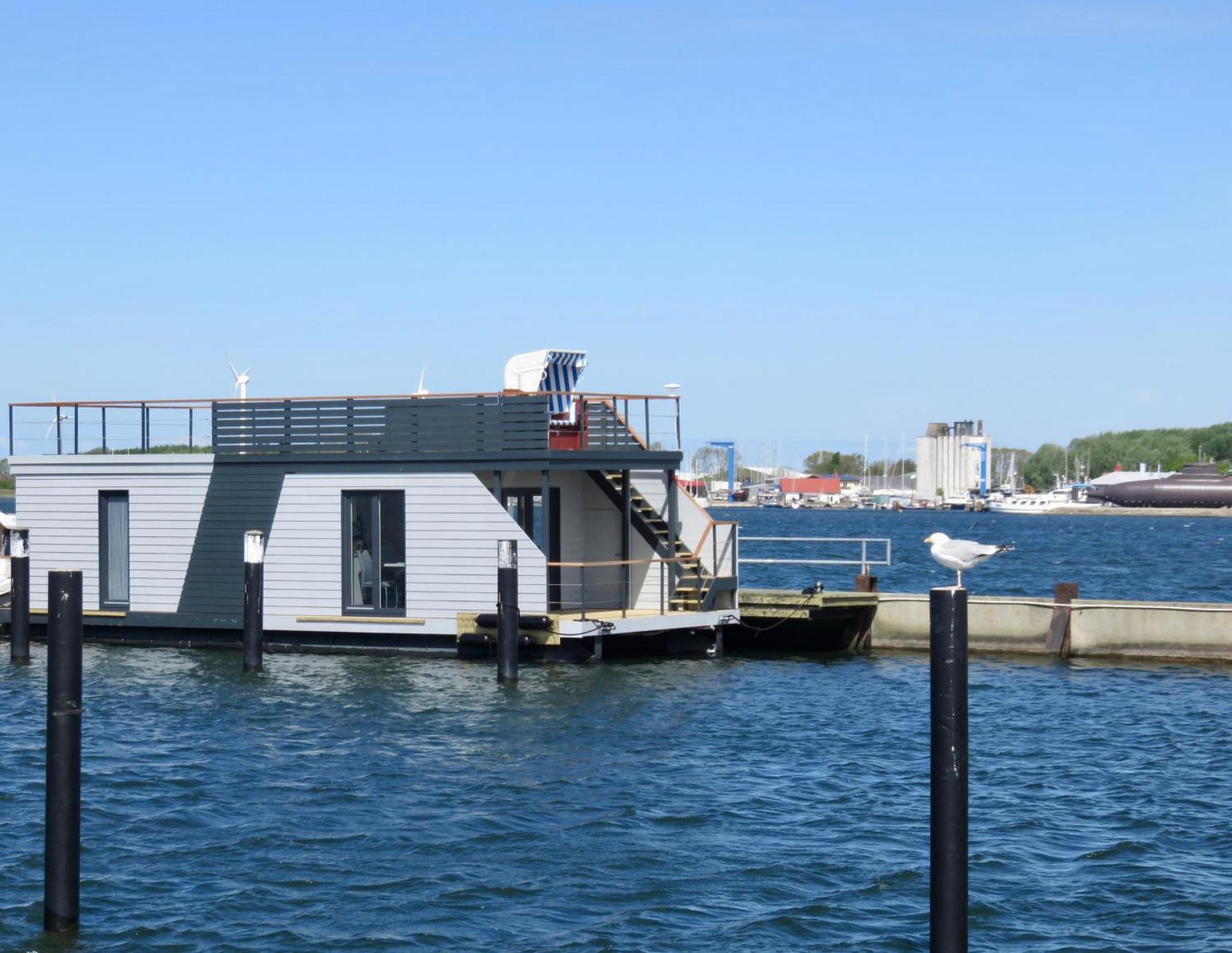 Hausboot Bali Hotel Fehmarn Exterior photo